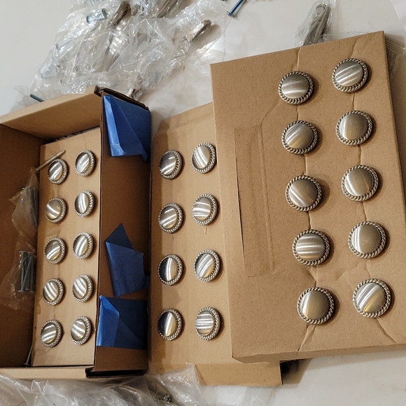 Brushed nickle cabinet knobs - Picture 2 of 6